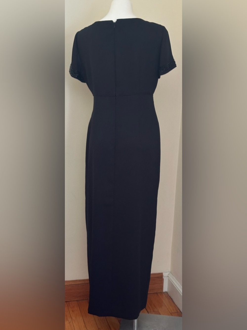 LIZ CLAIBORNE NIGHT Black Beaded Short-Sleeve Heart Shape Evening Gown Sz 12 - Picture 3 of 16